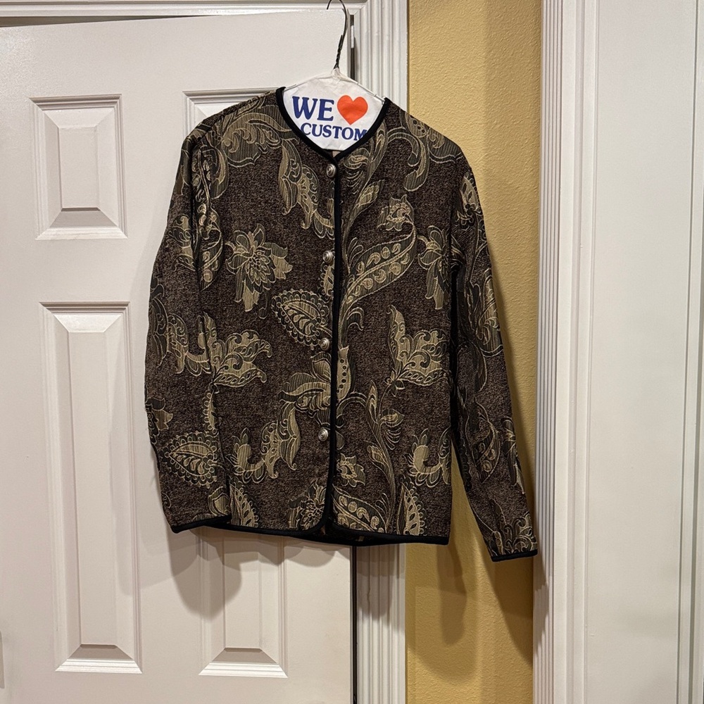 Elegant Paisley Women's Top / jacket